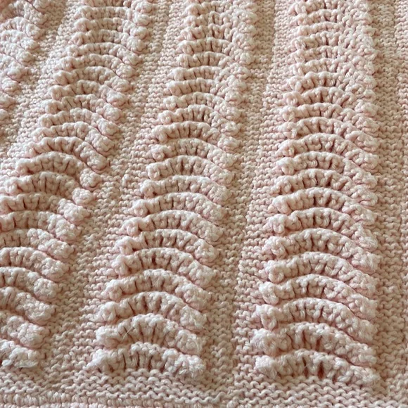 Handmade crochet baby pink blanket - Picture 5 of 6